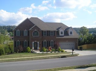 419 Emerald Chase Cir, Johnson City, TN 37615