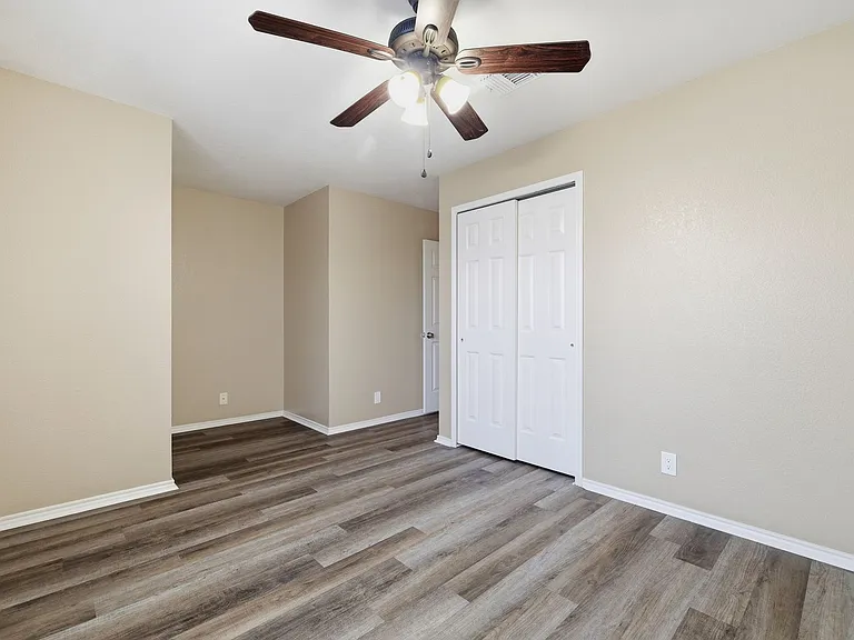 151 McLennan Oak — Photo 22