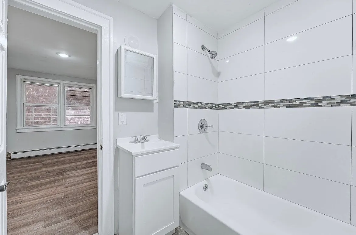 3 bed, $2,350 — Photo 3