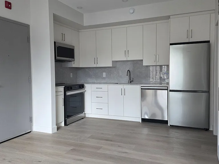 250 Shakespeare St #3 — Photo 2