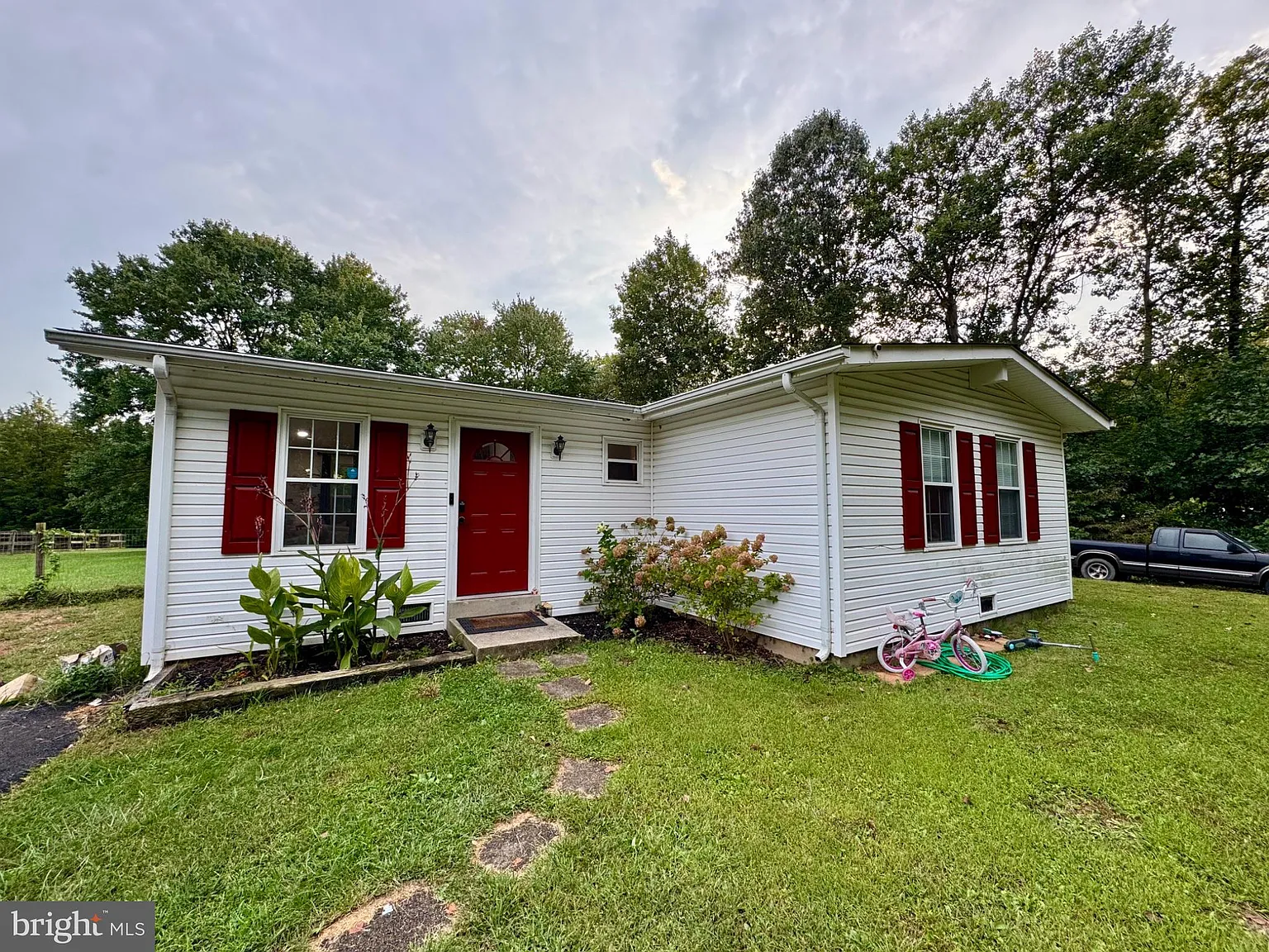 3 bed, 1.0 bath, 972 sqft, $2,800 — Photo 1