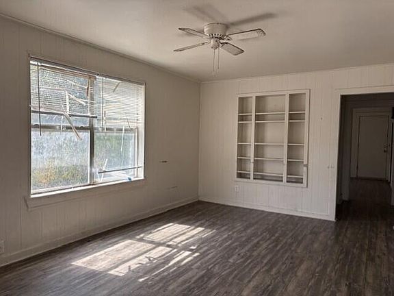 3rd image of 2927 N Irving St
