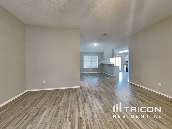 3rd image of 1736 Dorset Dr