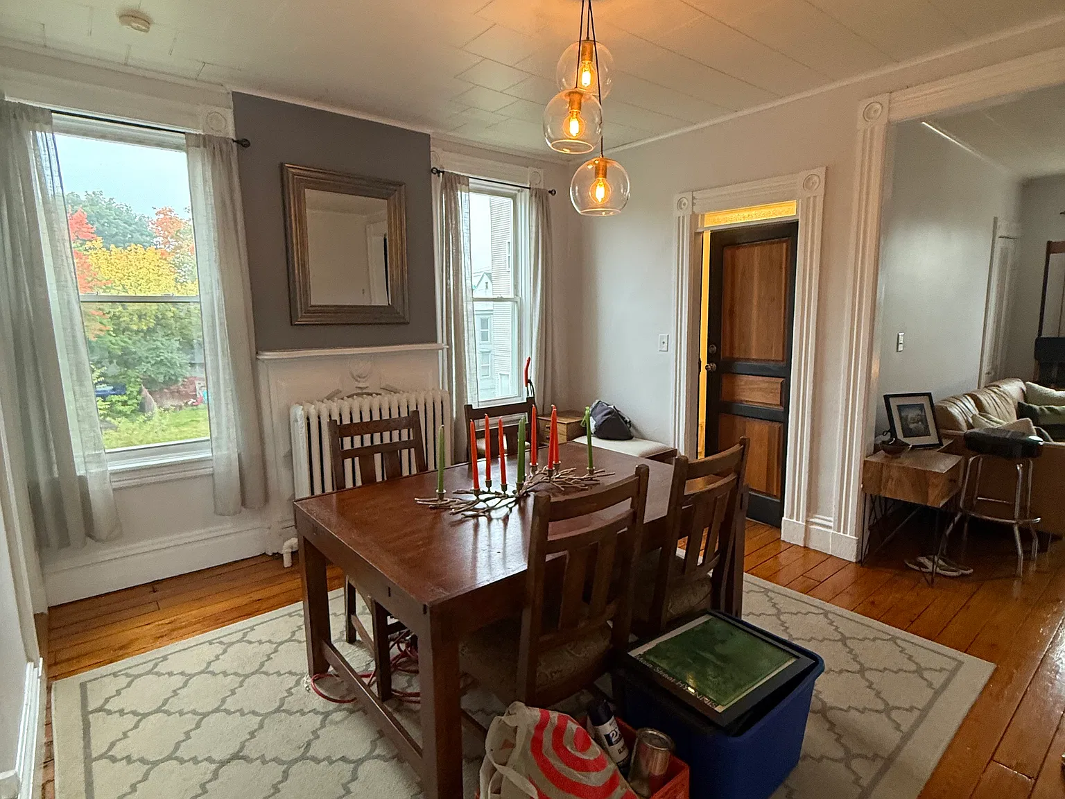 3 bed, 1300 sqft, $2,000 — Photo 2