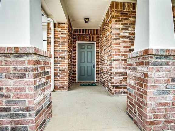 3rd image of 1725 Wildflower Ln