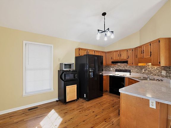 2nd image of 15980 Crowfoot Ct
