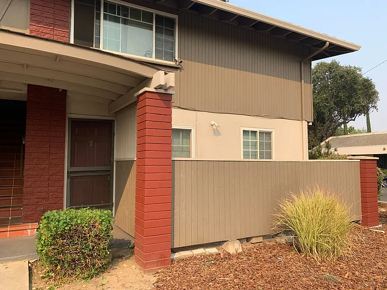 741 Alamo Dr — Photo 2
