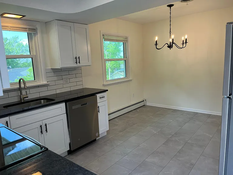1112 Harriet Ave — Photo 6