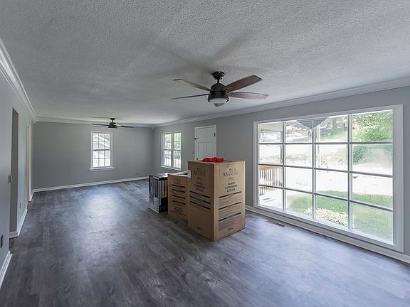 5th image of 296 School St
