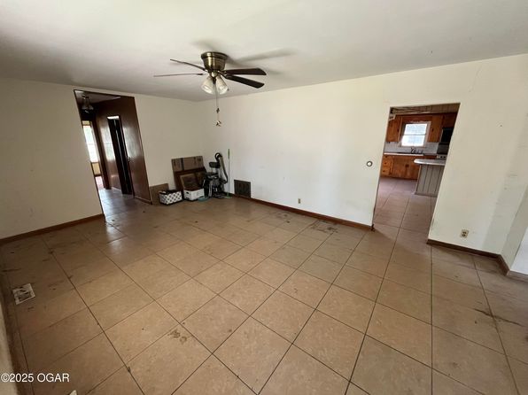716 Campbell St, Webb City, MO 64870