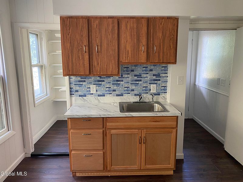 5th image of 629 Lang Street