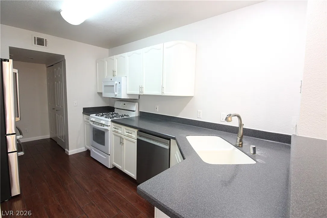 3 bed, 2.5 bath, 1523 sqft, $2,000 — Photo 4