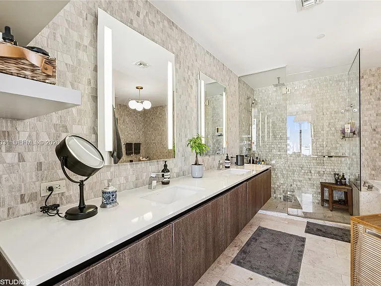 88 SW 7th St #1804 — Photo 28