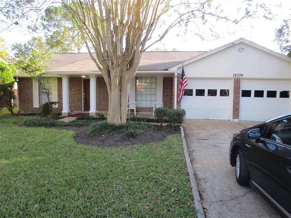 1st image of 19339 Leafwood Ln