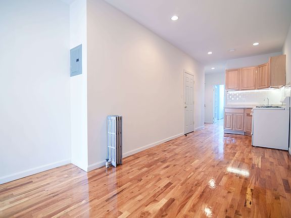5th image of 211 Green St APT 3R