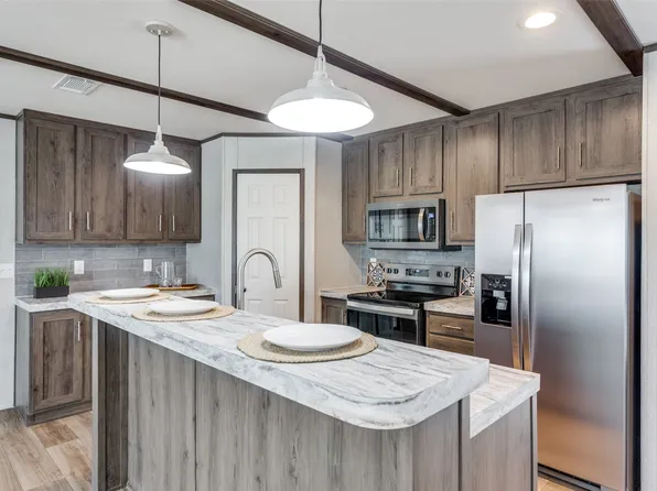 175 Cedar Dr, Azle, TX 76020