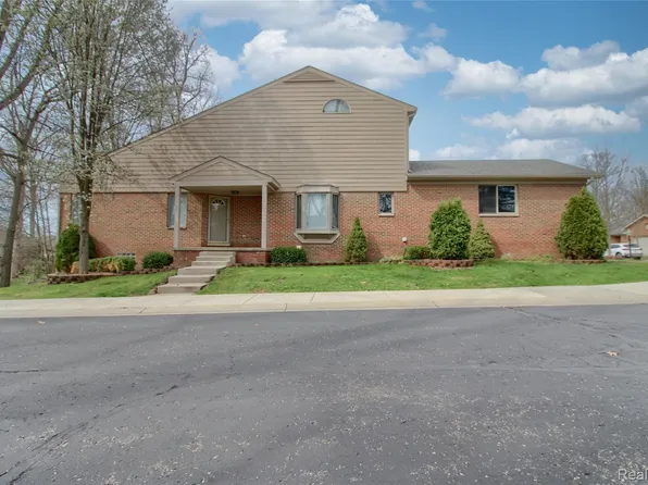 505 Willow Dr #26, South Lyon, MI 48178