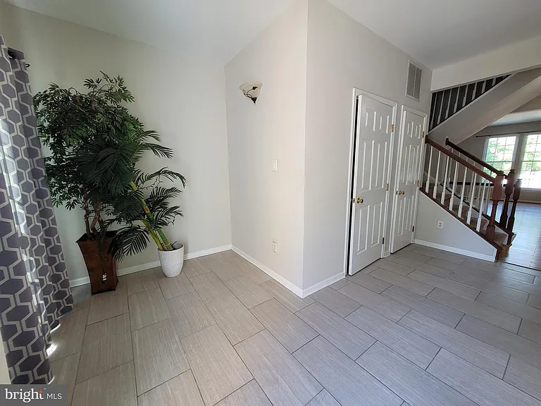 10 Bridle Ct — Photo 2