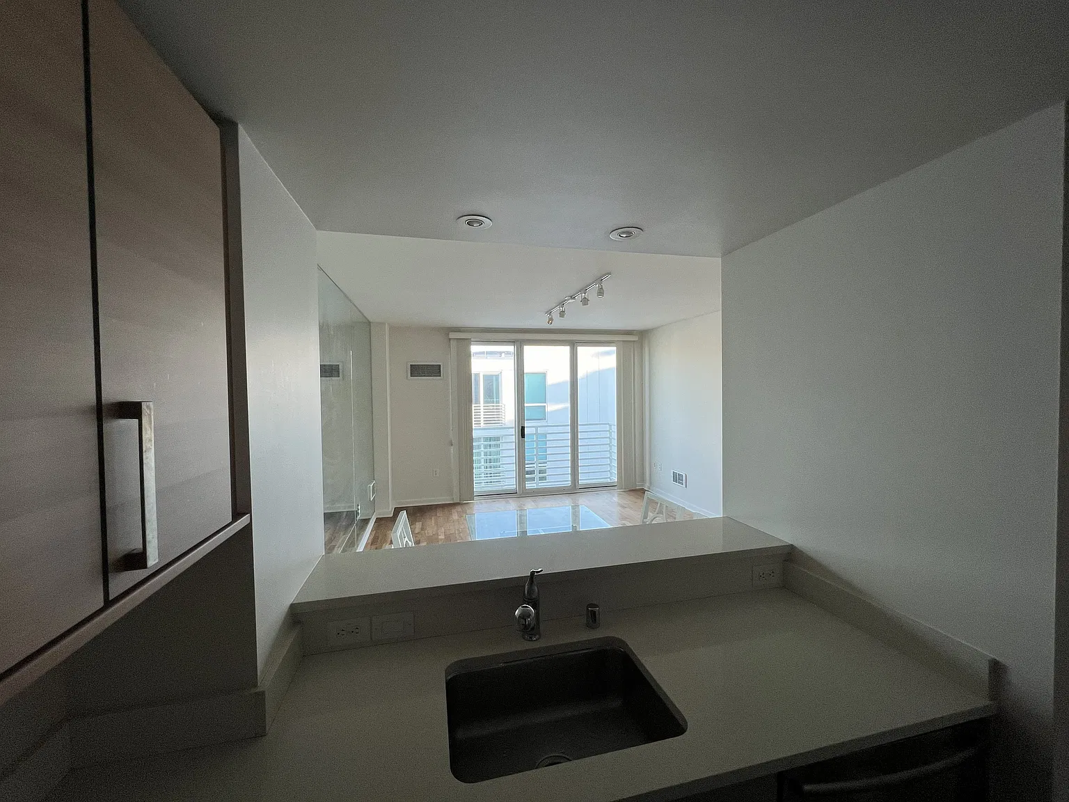 1 bed, 671 sqft, $4,300 — Photo 4