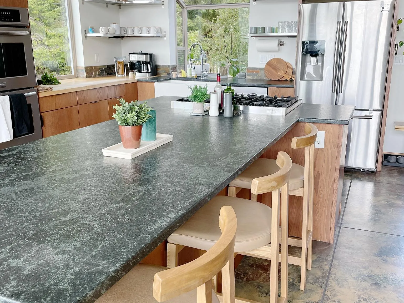 5205 Castle Dr — Photo 2