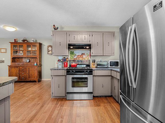 2nd image of 3670 207b St