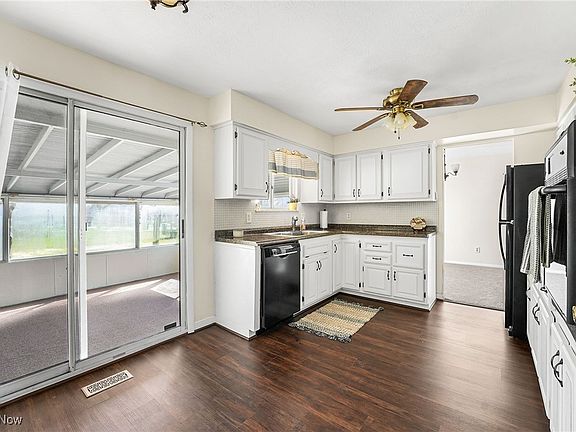 4th image of 9053 White Oak Dr
