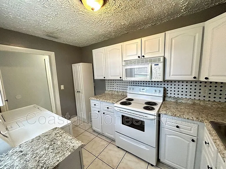 2308 E 15th Ave — Photo 19