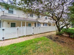 1356 Red Tail Hawk Dr, Youngstown, OH 44512