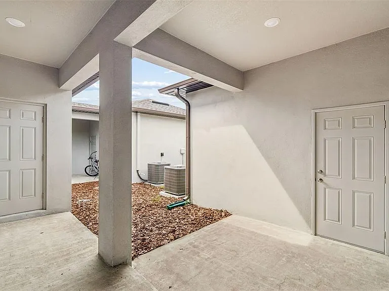 10822 Ichetucknee Way — Photo 45