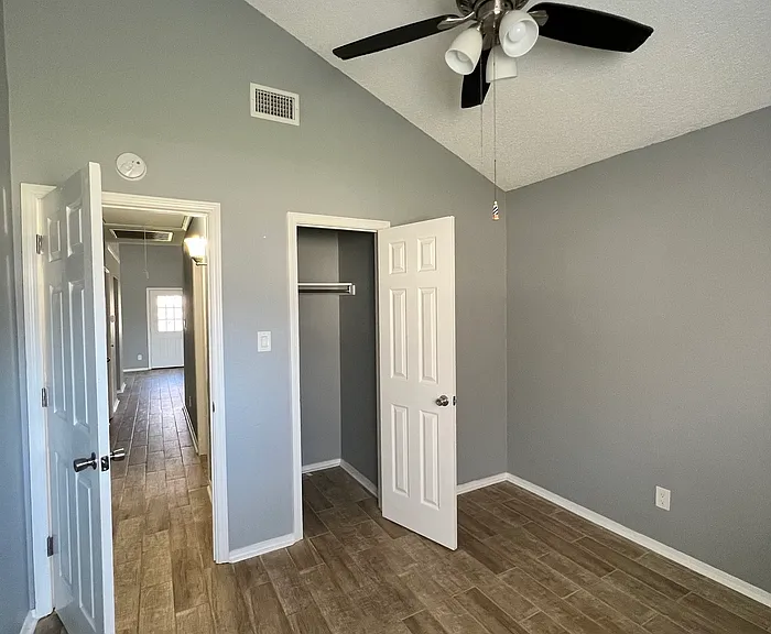 2504 Liberty Ln — Photo 10