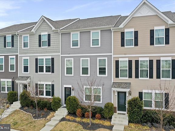 3rd image of 135 Presidents Pointe Ave