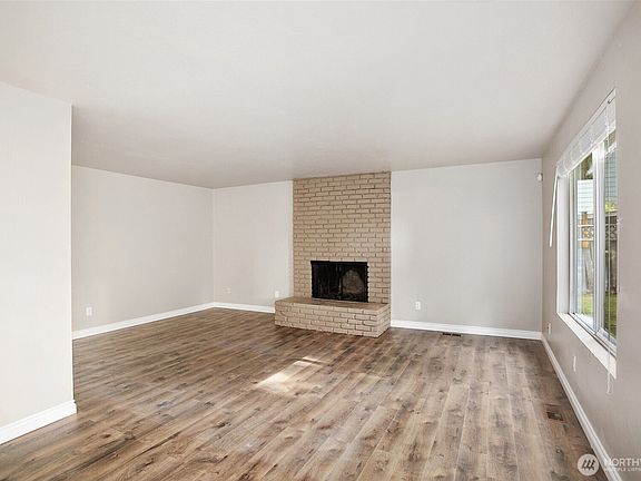 4th image of 1438 227th Avenue SE