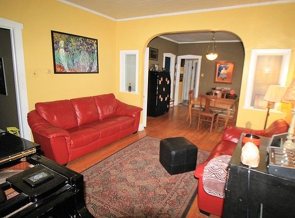 4th image of 1046 S Harvey Ave