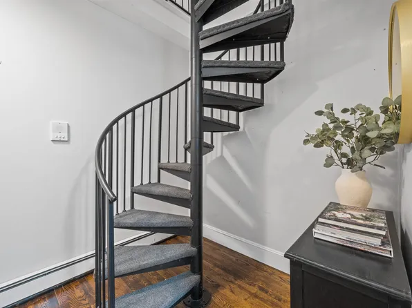 297 Pavonia Avenue image 19 of 30