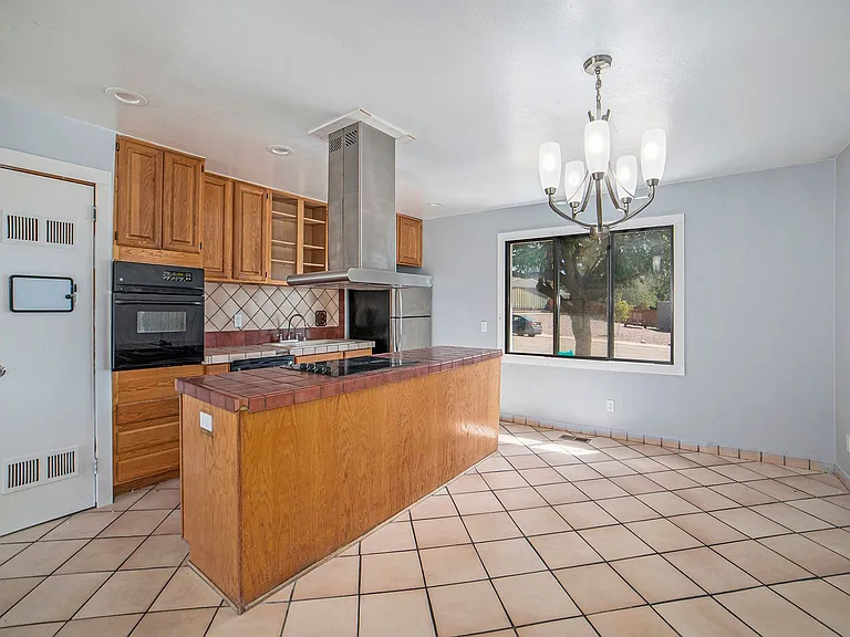 7 Robertson Rd — Photo 6