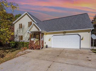 823 Valley Stream Ct, Harrison, MI 48625