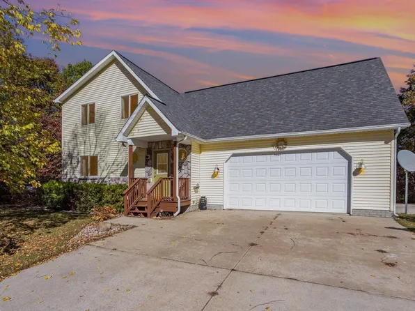 823 Valley Stream Ct, Harrison, MI 48625