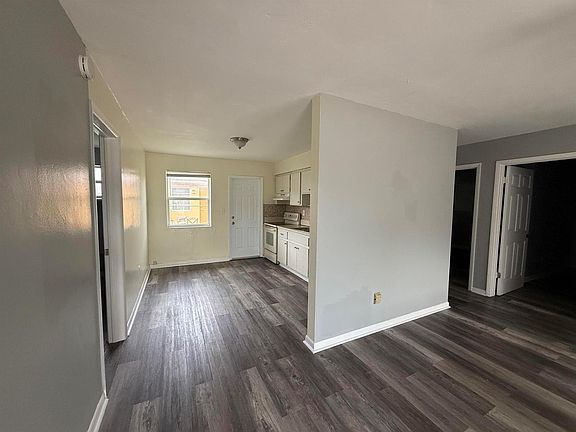 5th image of 4109 Sw 24th St