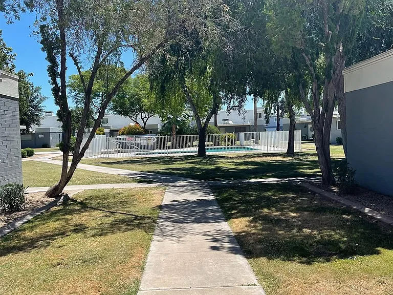 2693 W Ocotillo Rd — Photo 8