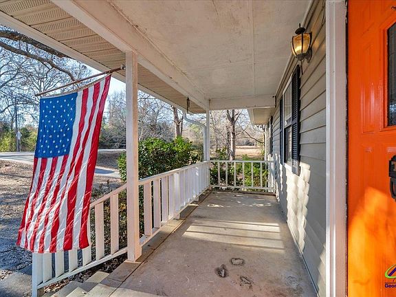 3rd image of 416 Moseley Rd