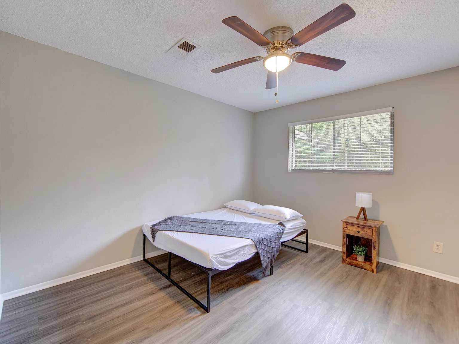 4106 California Avenue - 1 — Photo 2
