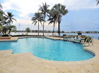 180 Yacht Club Way APT 102, Hypoluxo, FL 33462
