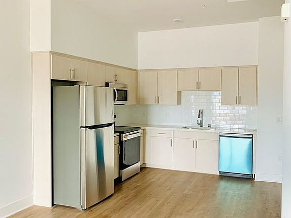 5th image of 4055 Oakwood Ave #509