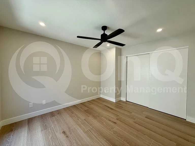 4322 N 28th Way — Photo 12
