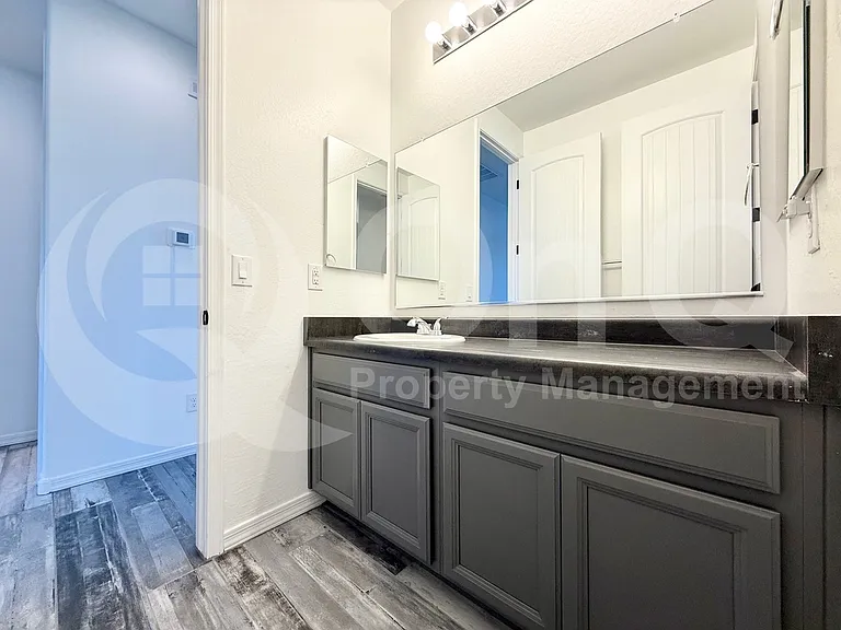 349 E Hawaii Dr — Photo 14