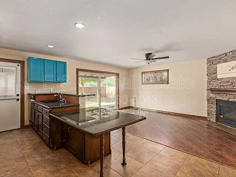 319 E Riviera Dr — Photo 12