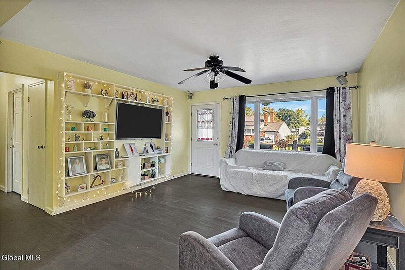 3rd image of 15 Harold Avenue