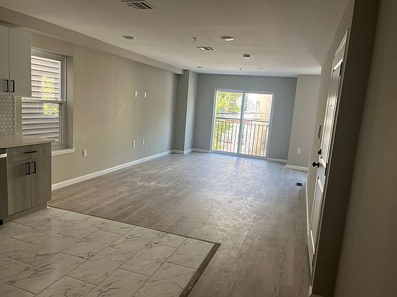 4th image of 314-316 W Runyon St #1