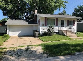 7 6th St SE, Oelwein, IA 50662