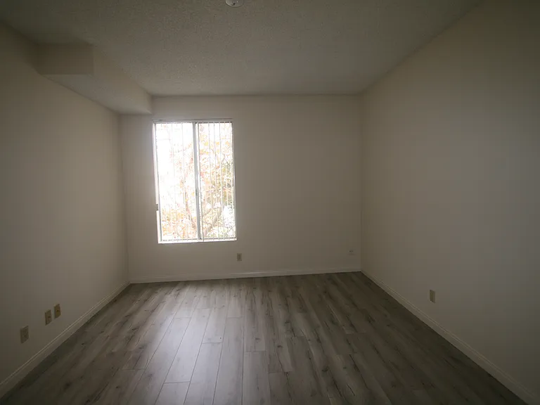 3637 Clarington Ave #202 — Photo 44